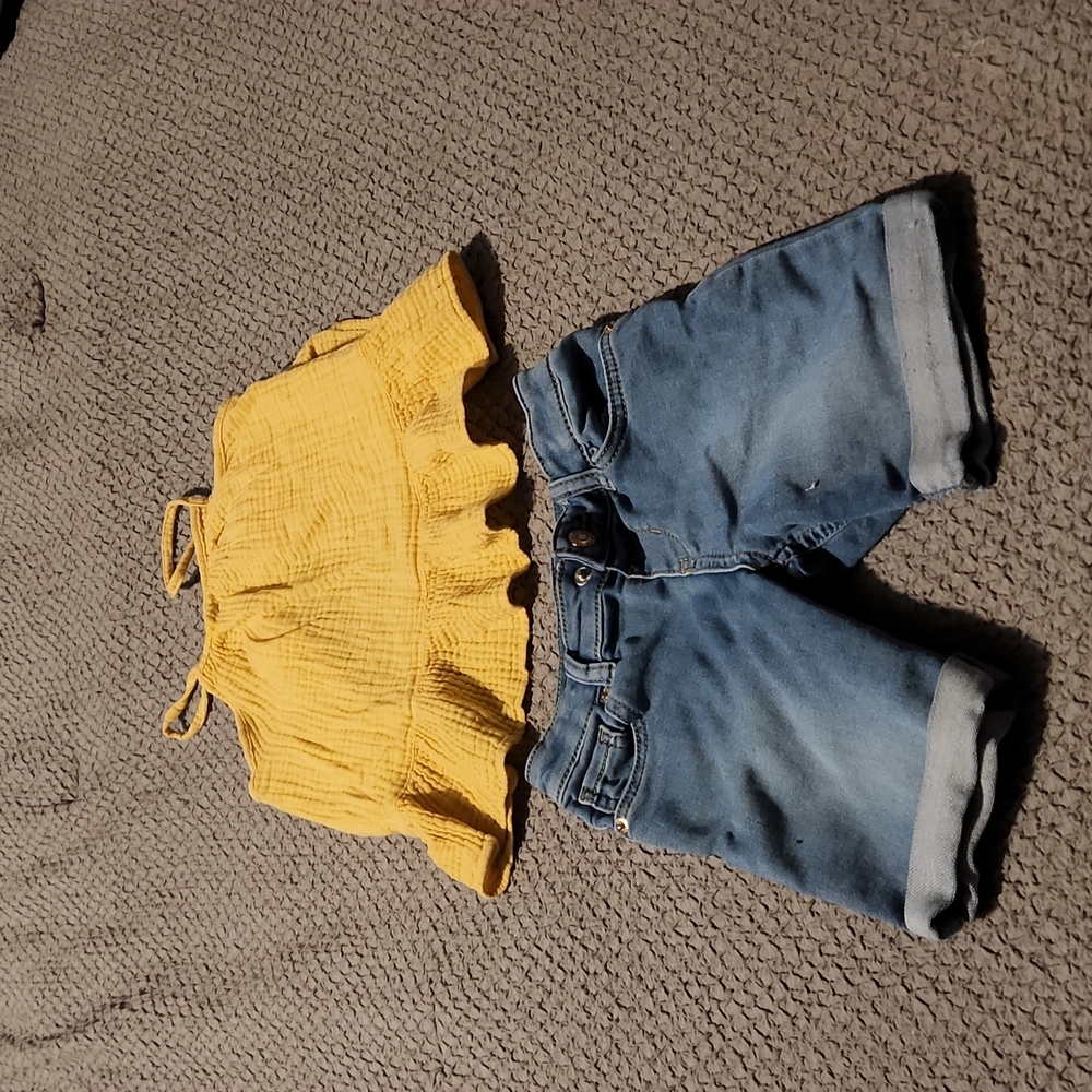 Cat &Jack GIRLS summer outfit. One pair of jean Bermuda shorts and one shirt